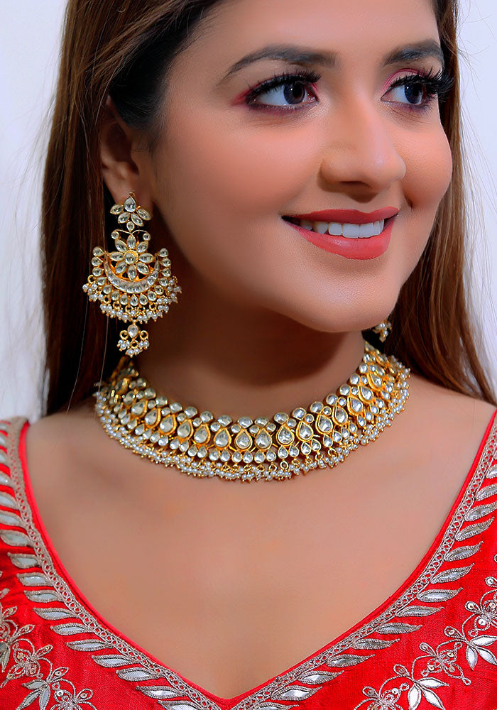 Gold Toned Kundan Necklace Set with Pearls