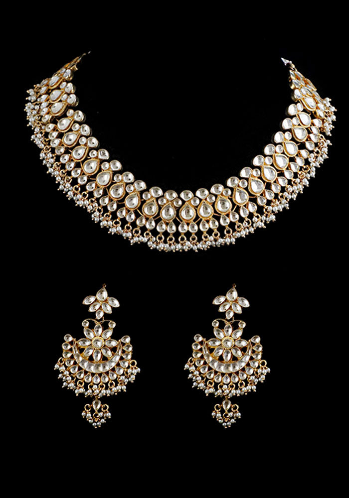 Gold Toned Kundan Necklace Set with Pearls