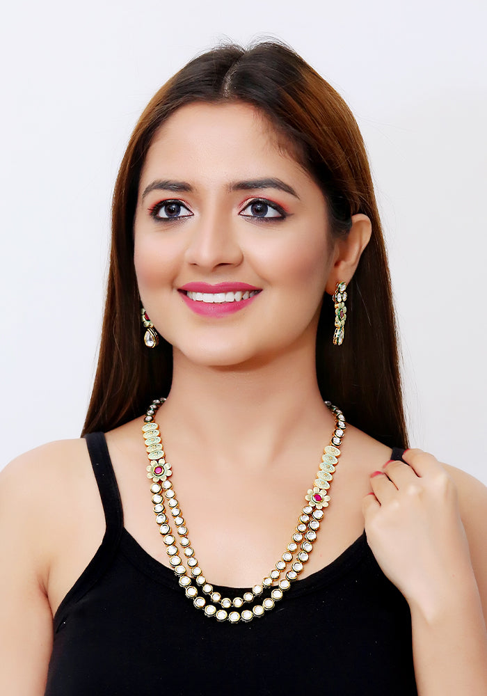 Green Gold Toned 2 Layered Kundan Necklace with a Pair of Earrings