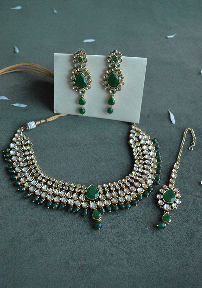 Green Gold Toned Kundan Necklace Set with Maang Tikka
