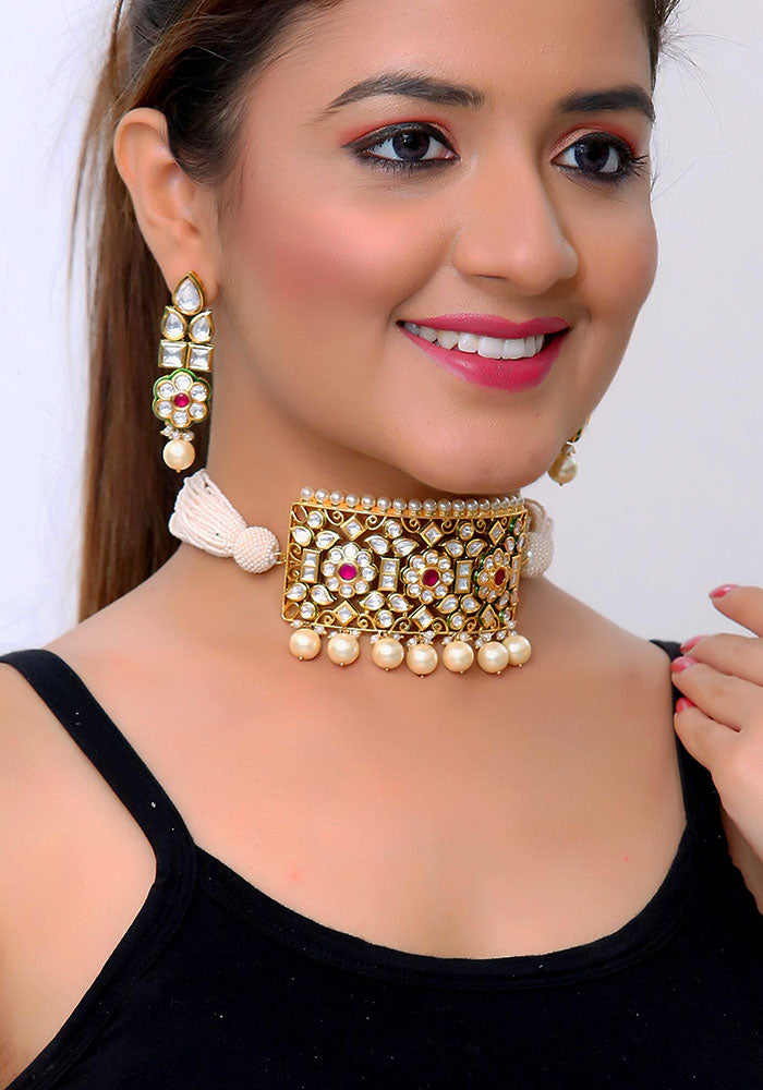 Red Gold Toned Kundan Choker with Pearls