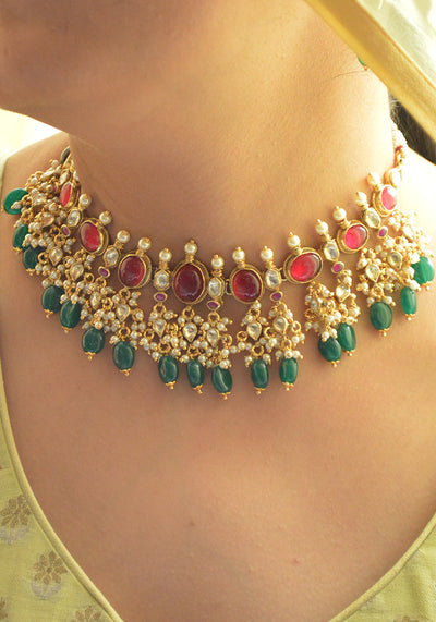 Red Gold Toned Kundan Necklace Set with Emerald Color Droplets